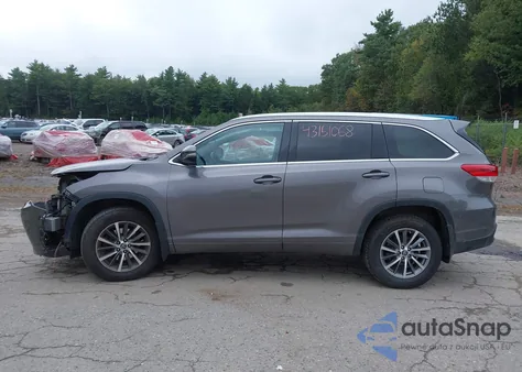 2018 Toyota Highlander Xle z USA, uszkodzony, nr VIN 5TDJZRFH8JS884909
